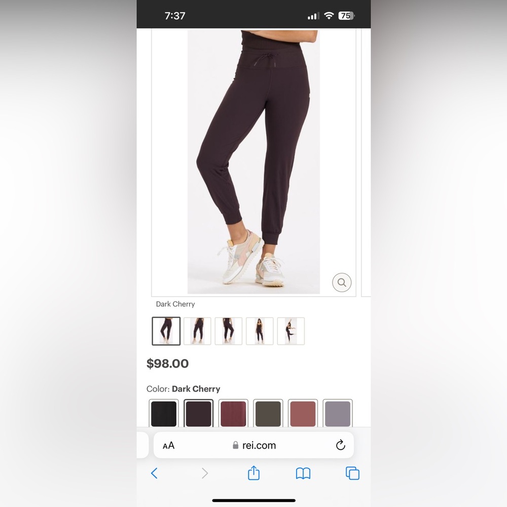 Vuori Daily Jogger Dark Cherry.